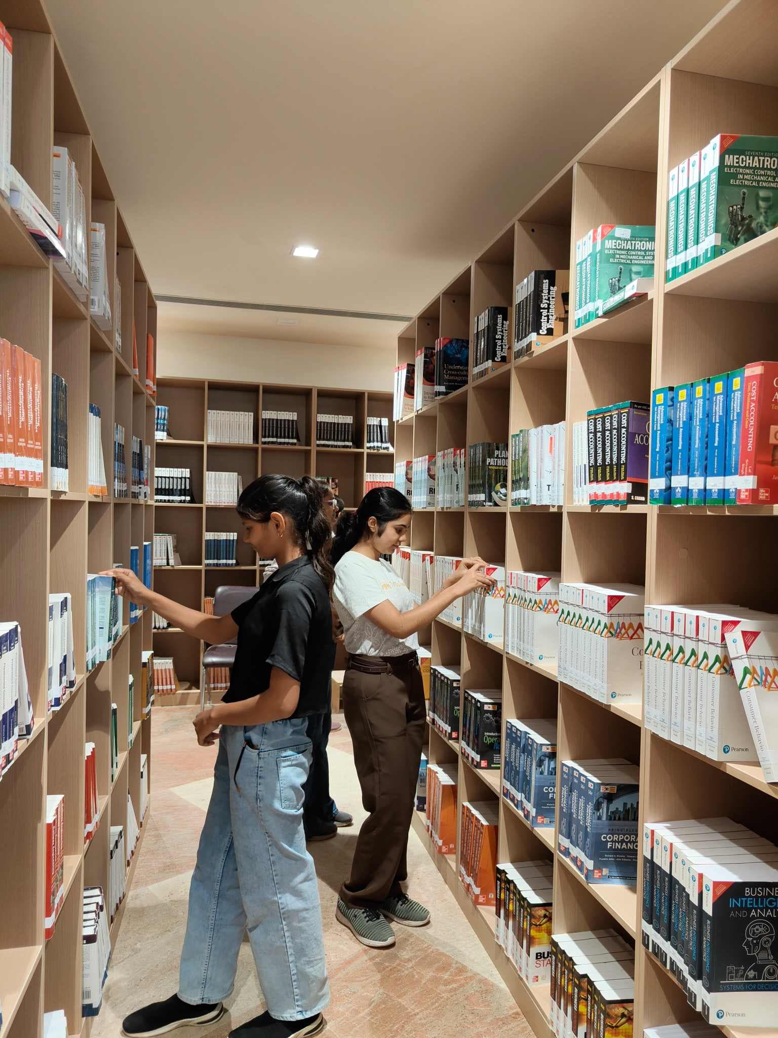 Chandigarh University Lucknow Library photo 9