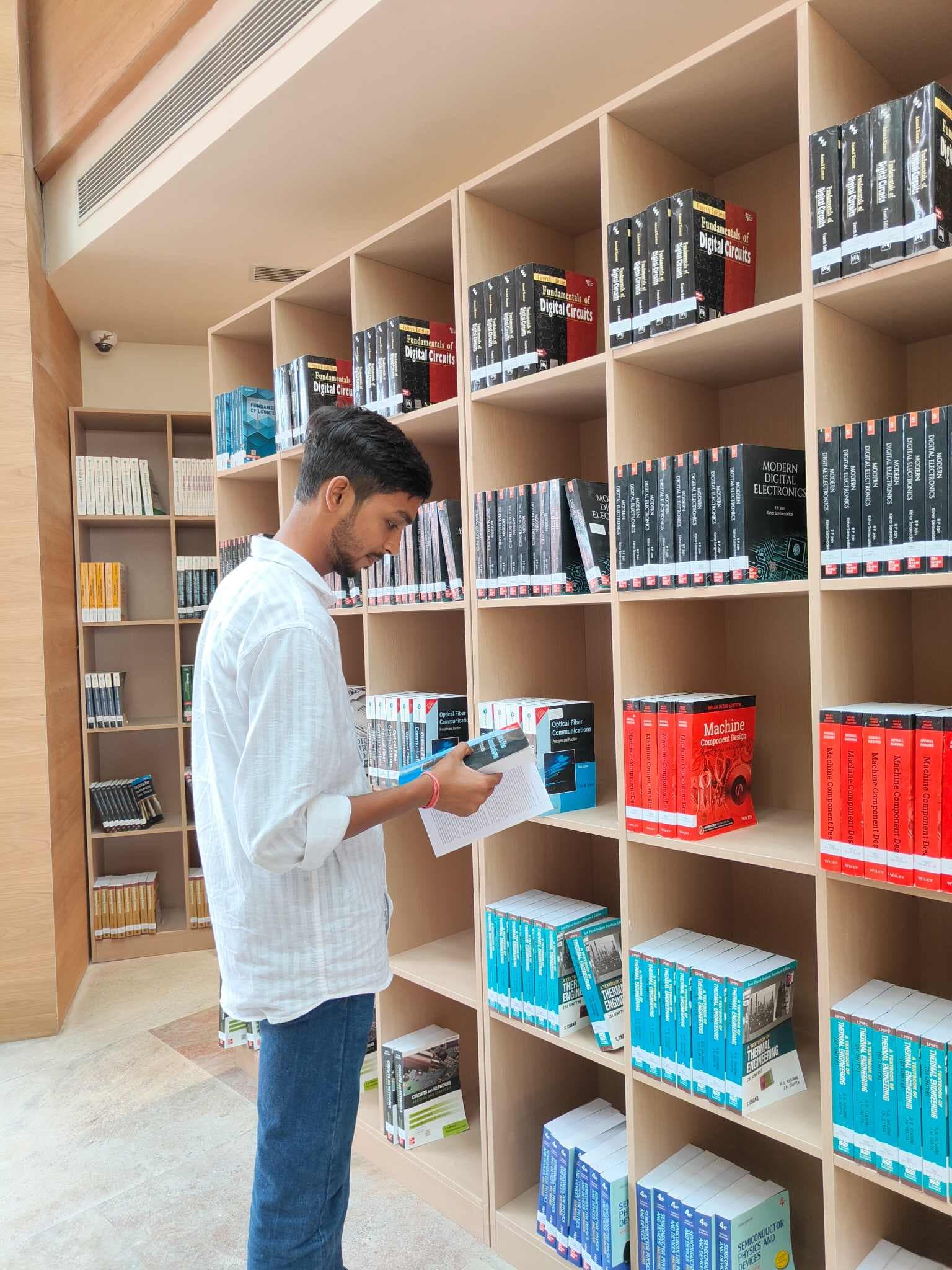 Chandigarh University Lucknow Library photo 11