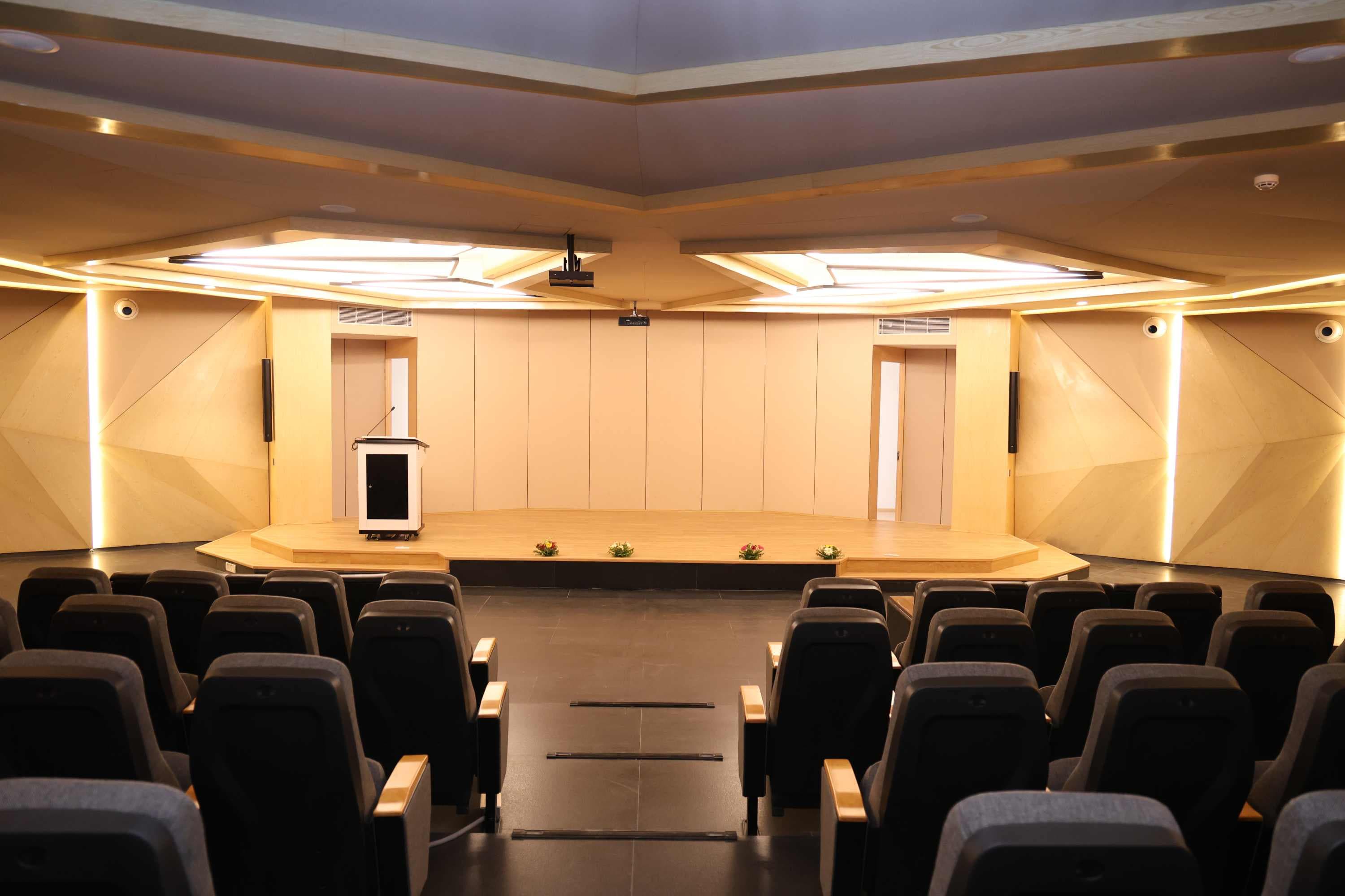 Chandigarh University Lucknow Seminar Hall photo 5