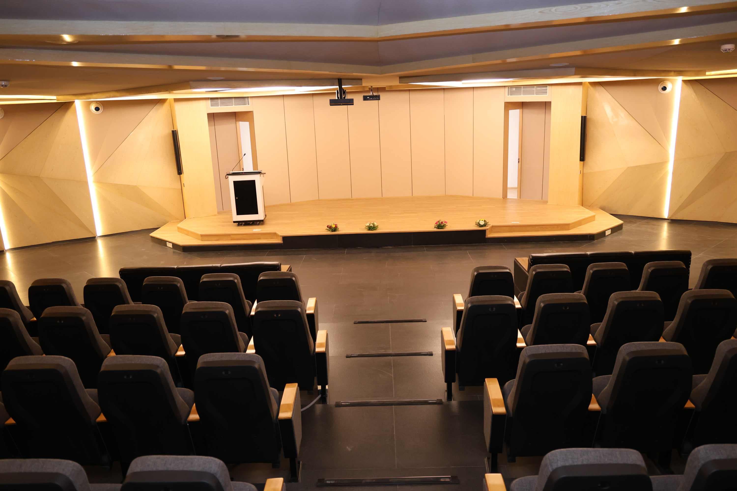 Chandigarh University Lucknow Seminar Hall photo 6