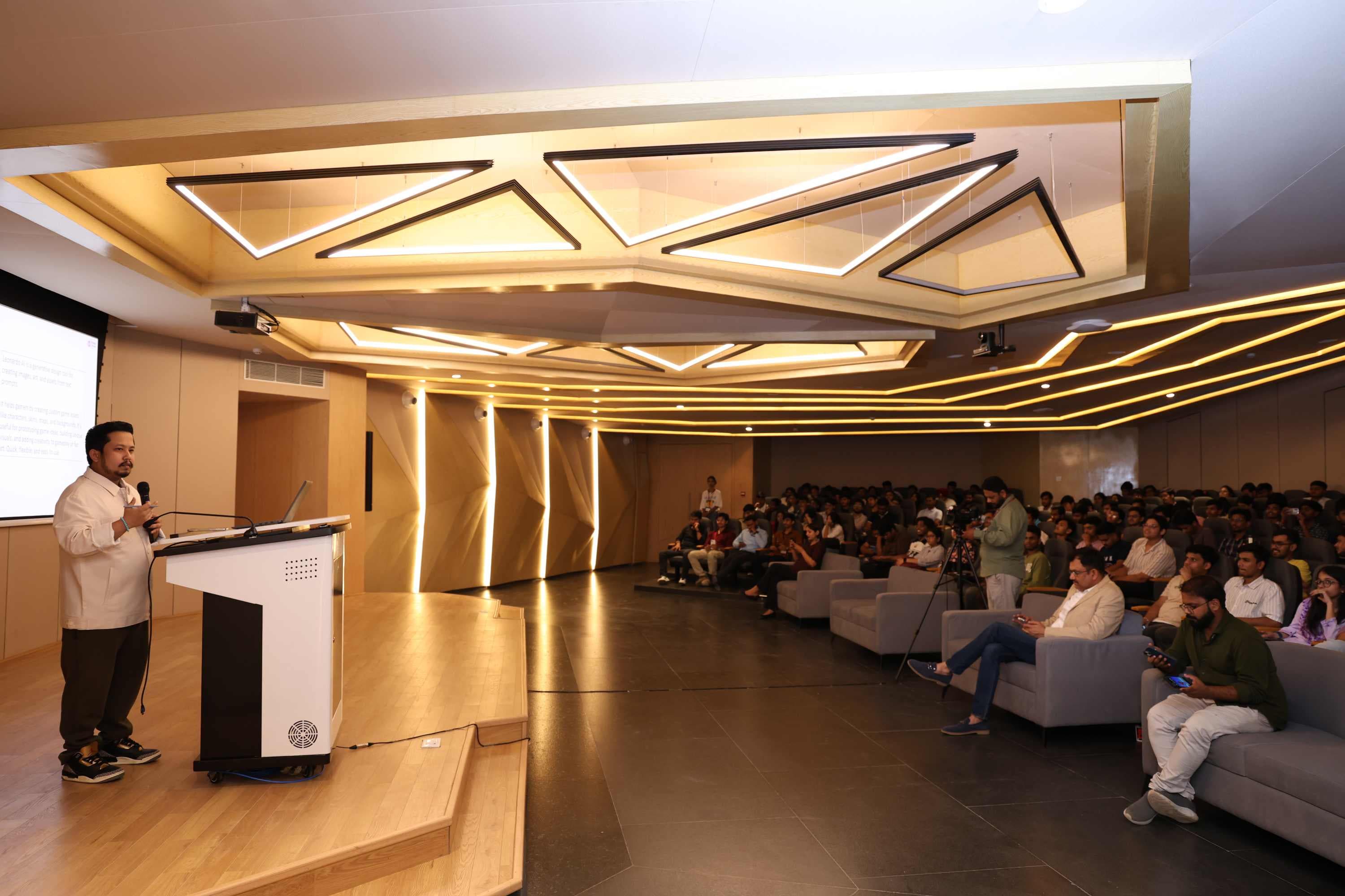 Chandigarh University Lucknow Seminar Hall photo 10