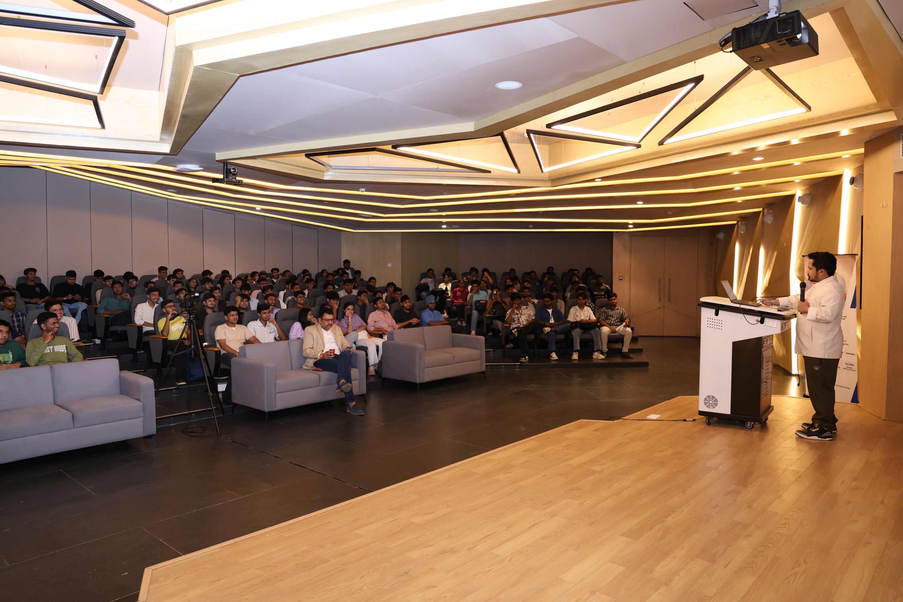 Chandigarh University Lucknow Seminar Hall photo 11