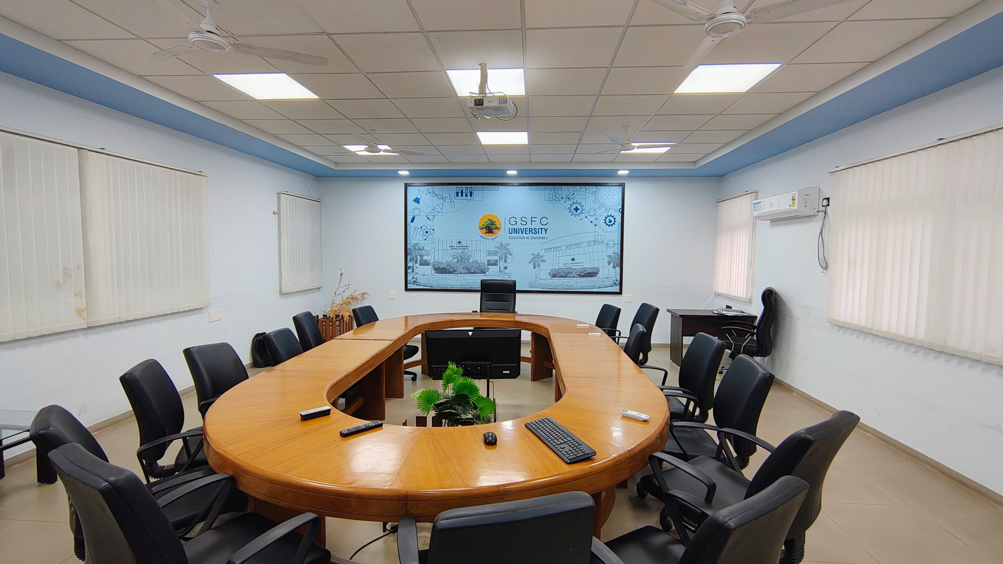GSFC University Vadodara Conference Room photo 2