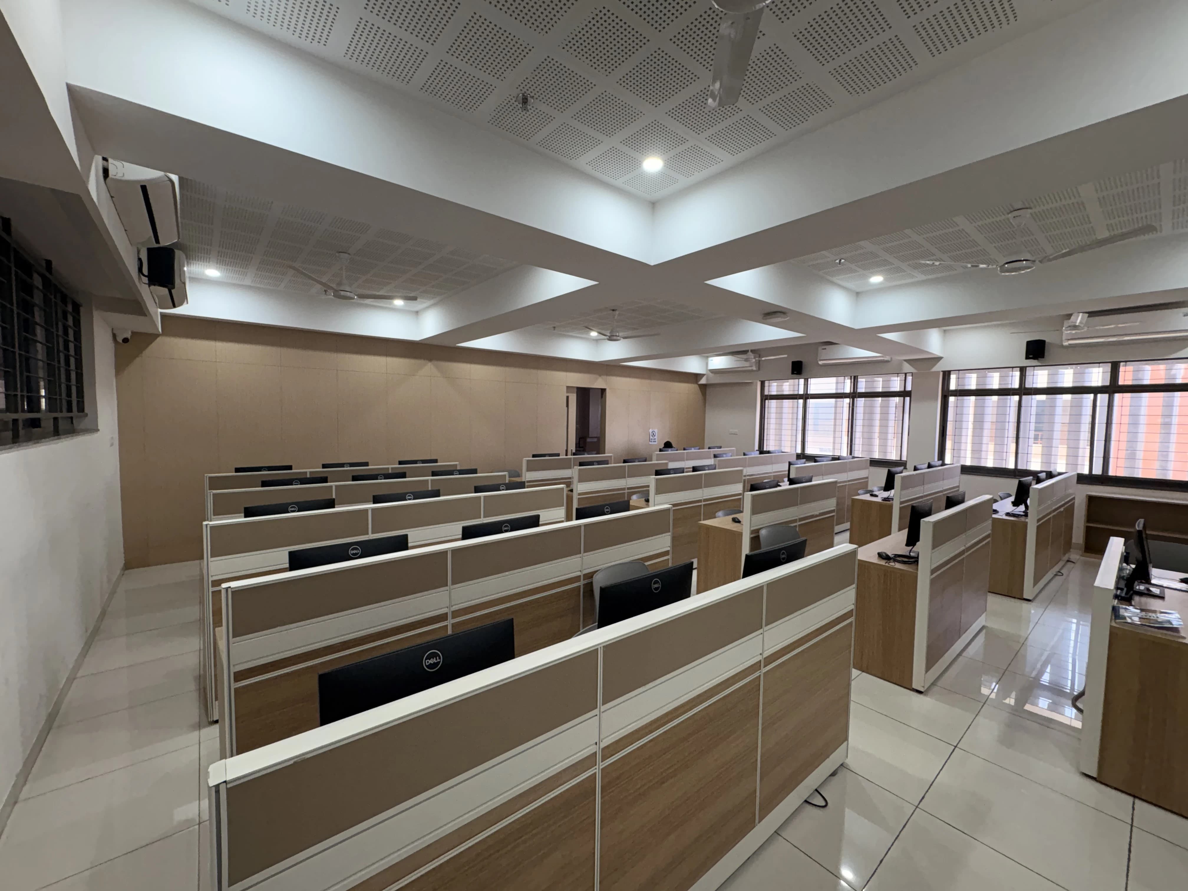 Ramdeobaba University Academic Building photo 9