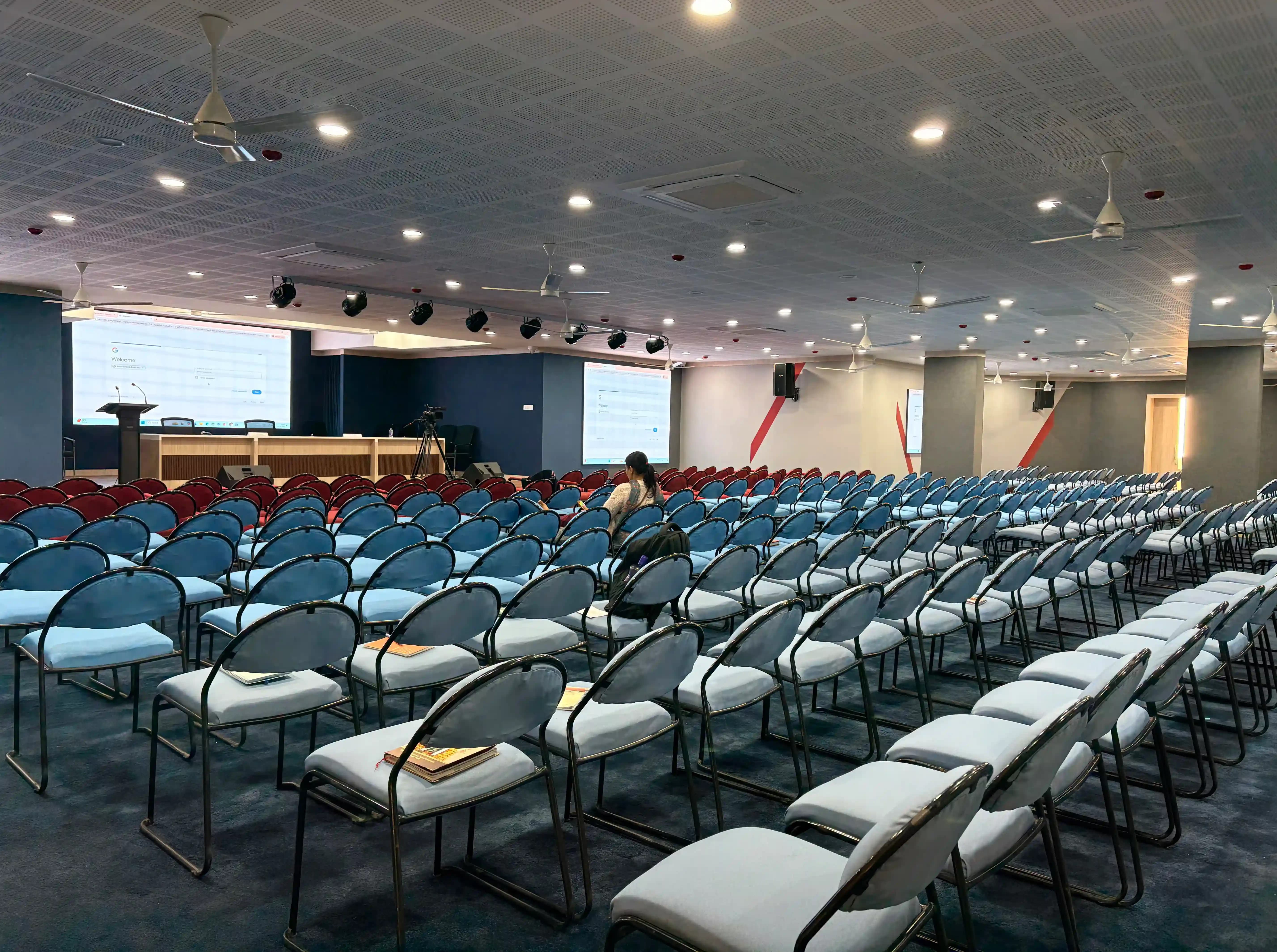 Ramdeobaba University Auditorium photo 1
