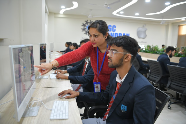 CGC Landran Students working in laboratories photo 2