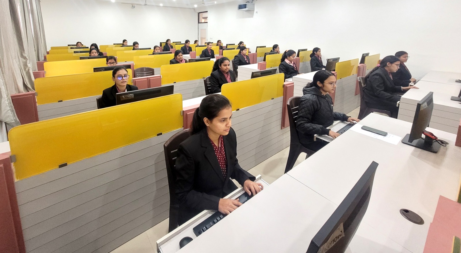 Sunbeam College for Women Varanasi College Images photo 5