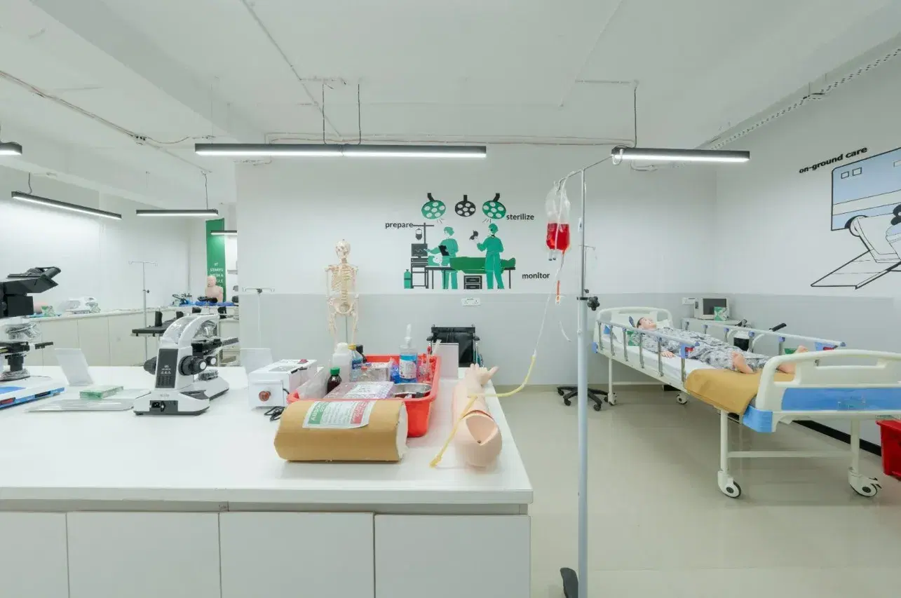 Universal Skilltech University Powered by Emversity College Infrastructure photo 8