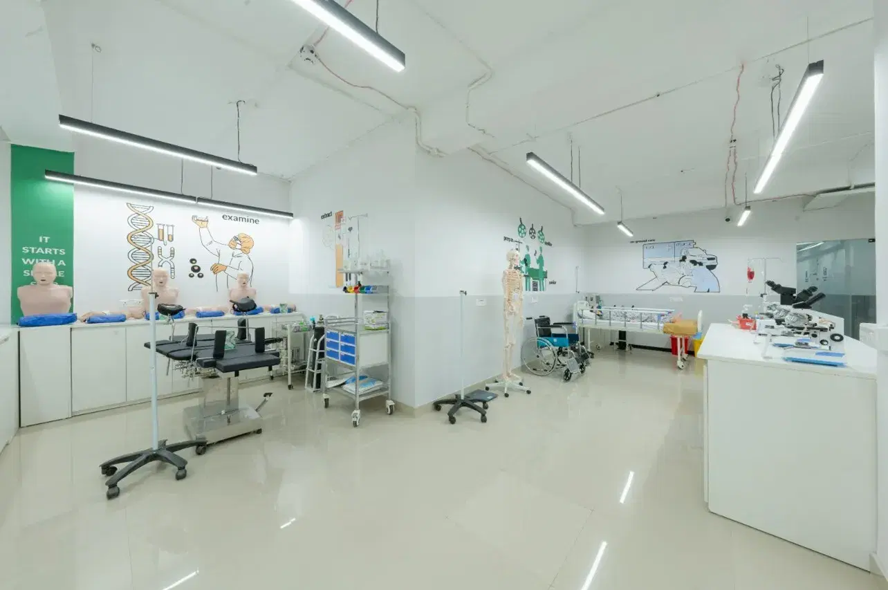 Universal Skilltech University Powered by Emversity College Infrastructure photo 9