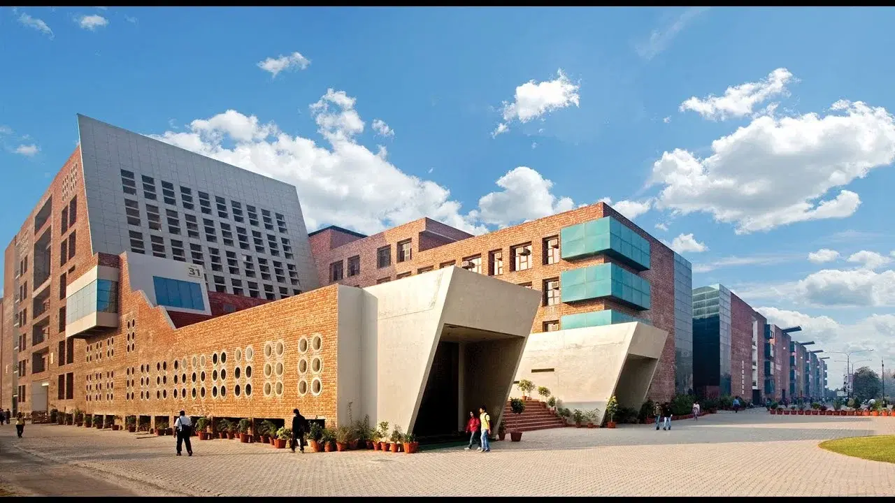 LPU Powered by Emversity College photo 2