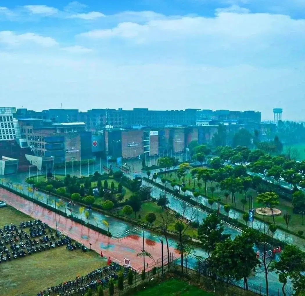 LPU Powered by Emversity College photo 7