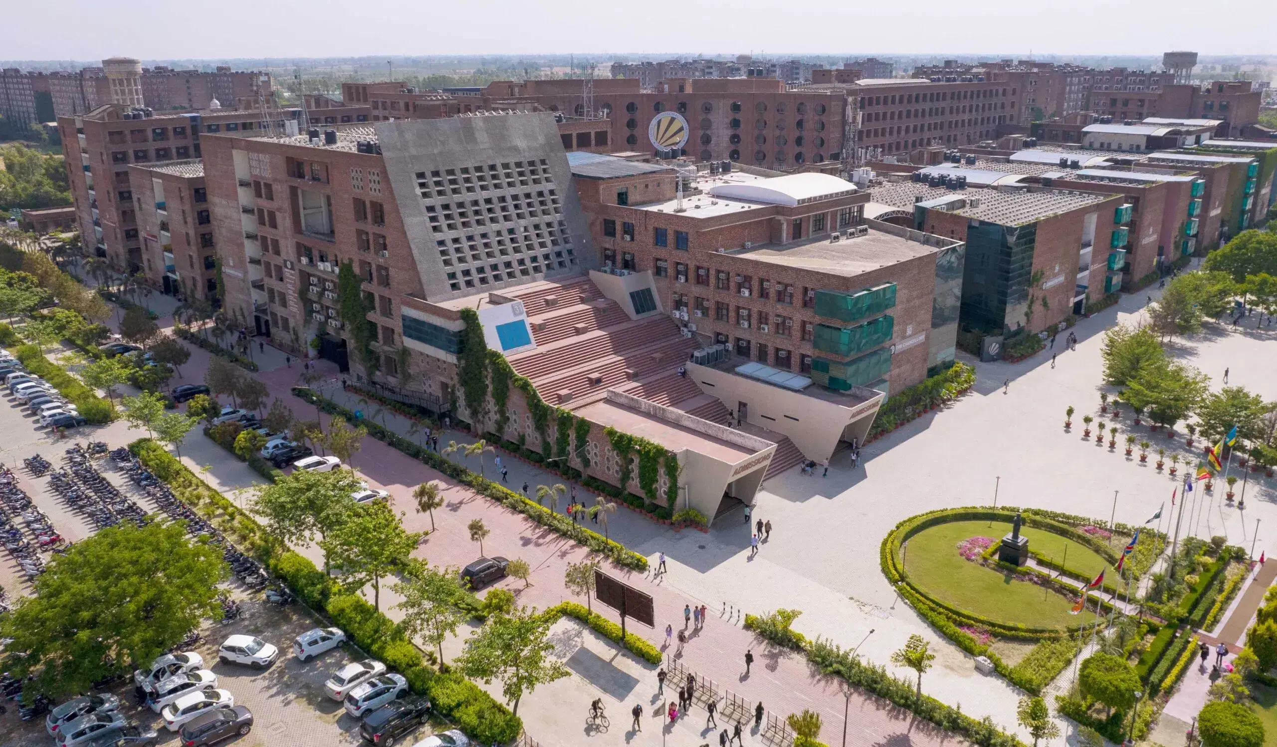 LPU Powered by Emversity College photo 29