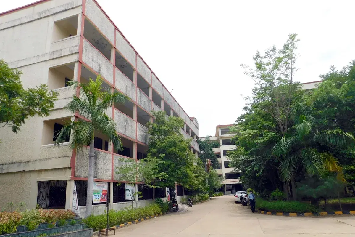 St. Peter's Institute of Higher Education and Research, Chennai Powered by Emversity Campus photo 2