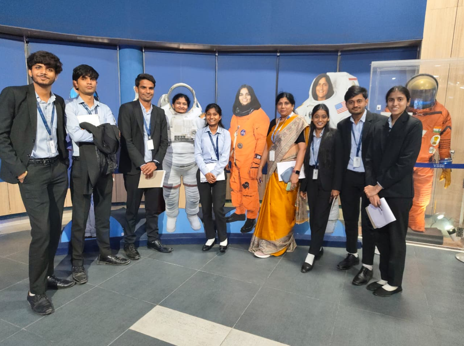 Shri Vaishnav Institute of Management & Science Indore Extra Curriculum Activity photo 18