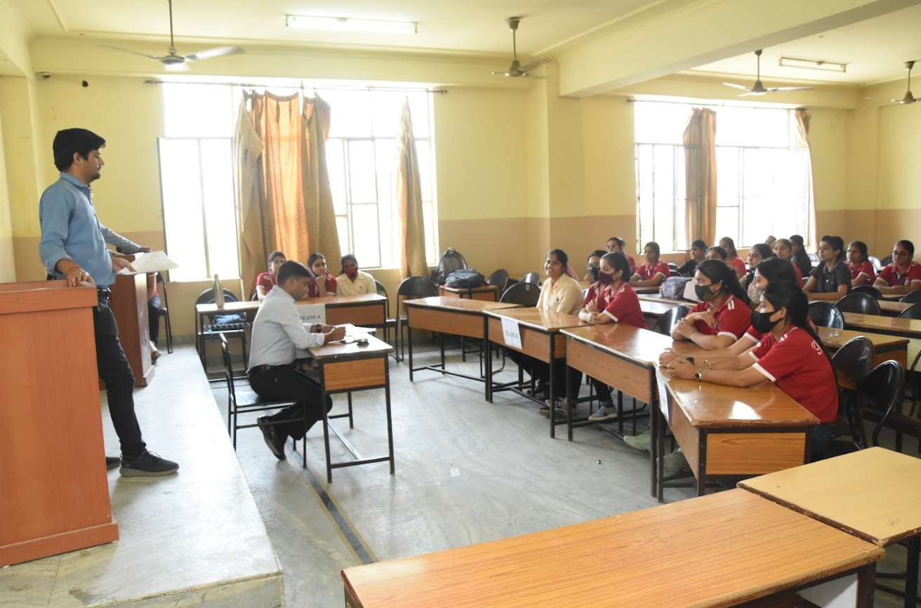 Biyani Girls College Jaipur Classroom photo 15