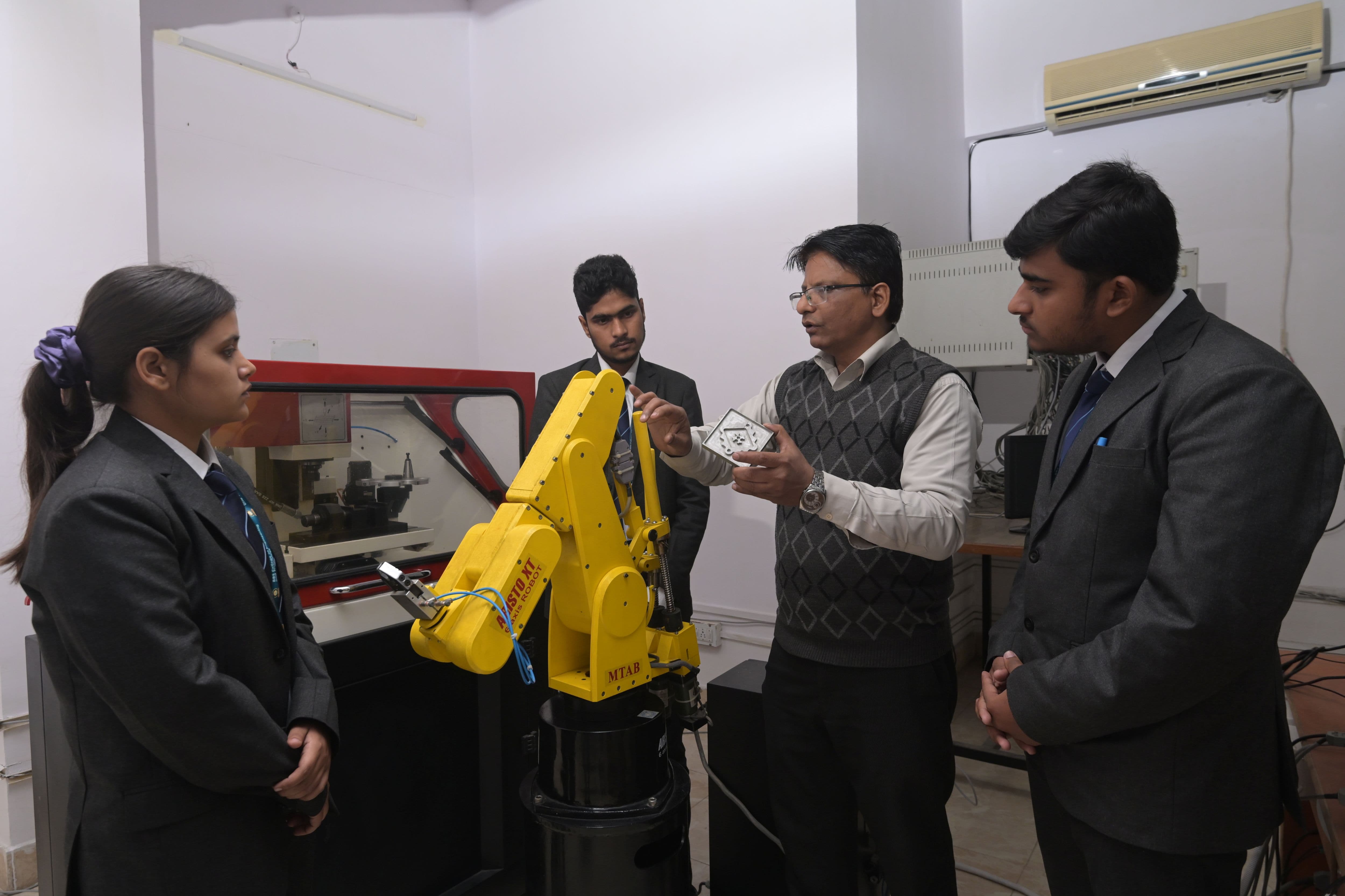 BBS College of Engineering and Technology Allahabad Laboratories and Equipment photo 7