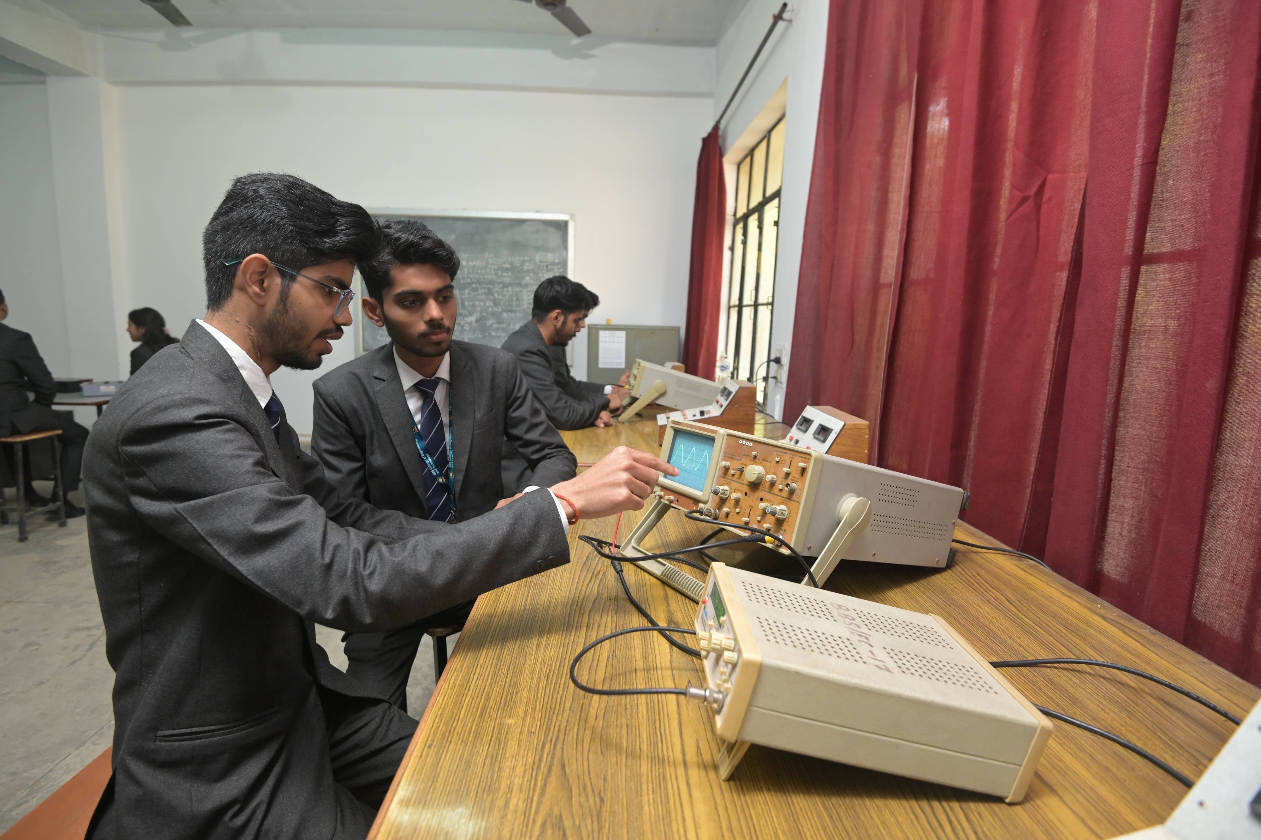 BBS College of Engineering and Technology Allahabad Laboratories and Equipment photo 12