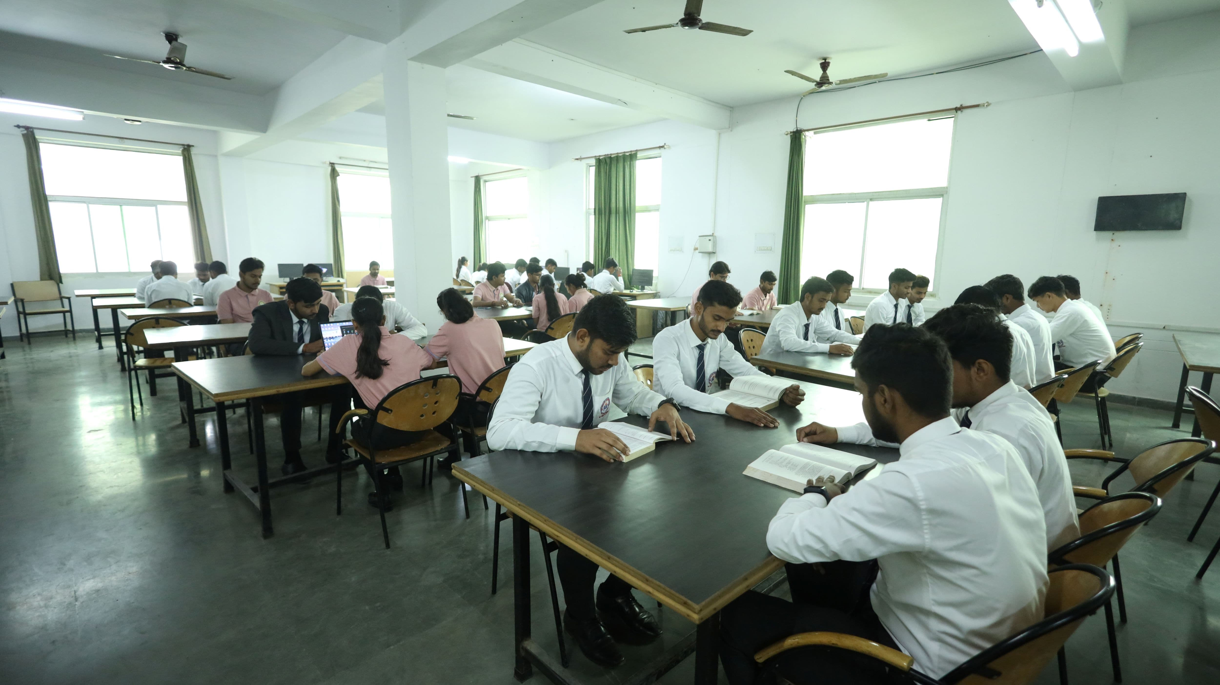 BBS College of Engineering and Technology Allahabad Library photo 7