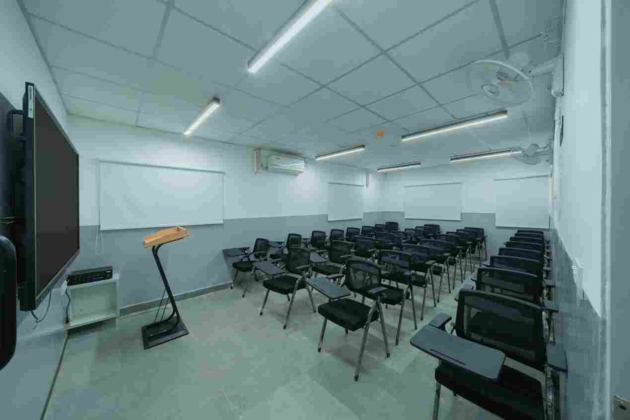 Emversity School of Hospitality & Allied Health Sciences, Mumbai Bombay Office Space photo 11