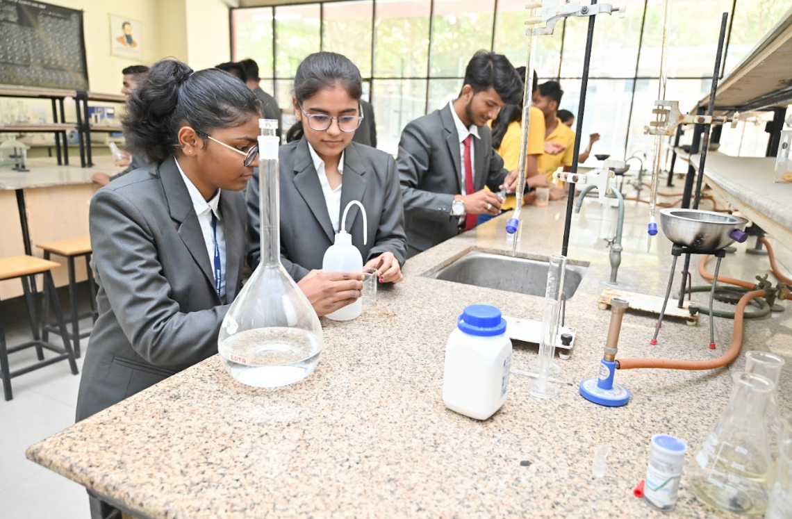 Alard University Powered by Emversity College Images photo 12