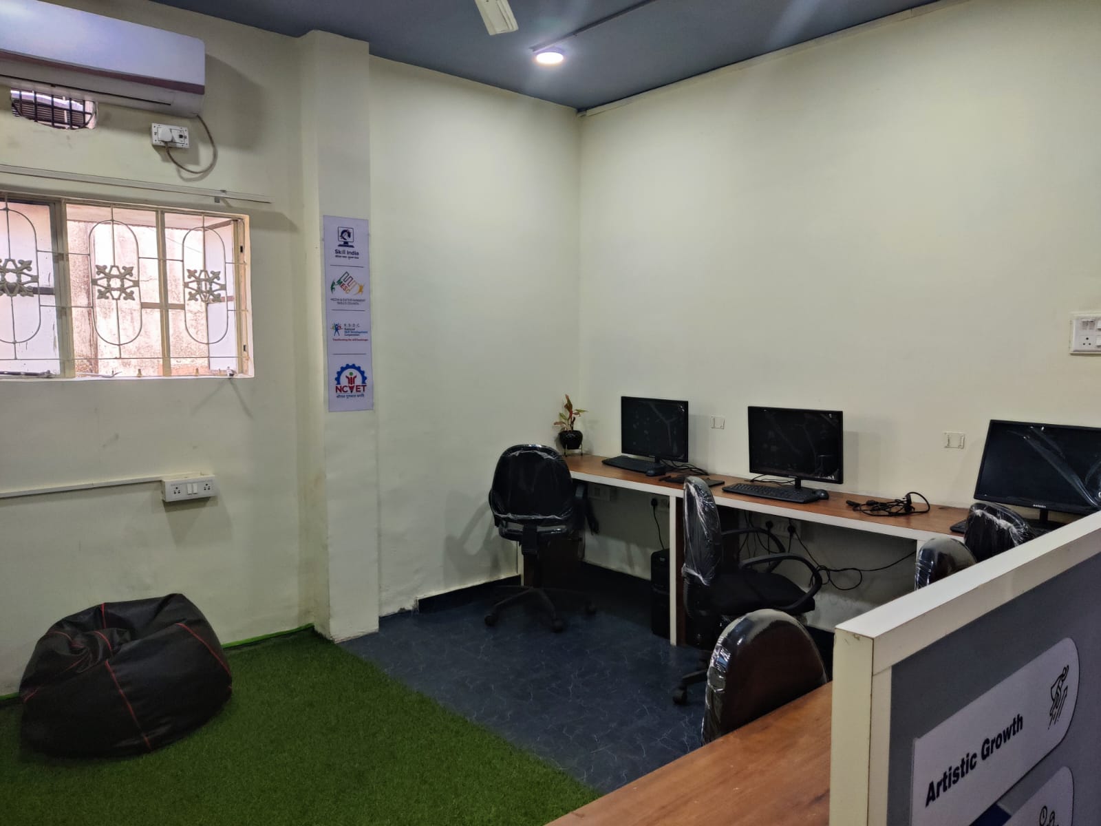 Tron School of Animation Nagpur Practice lab photo 2