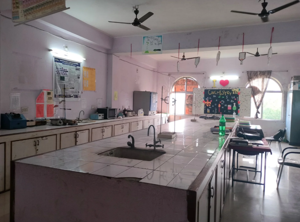 Jharsuguda Pharmacy College Classroom & Laboratory photo 3