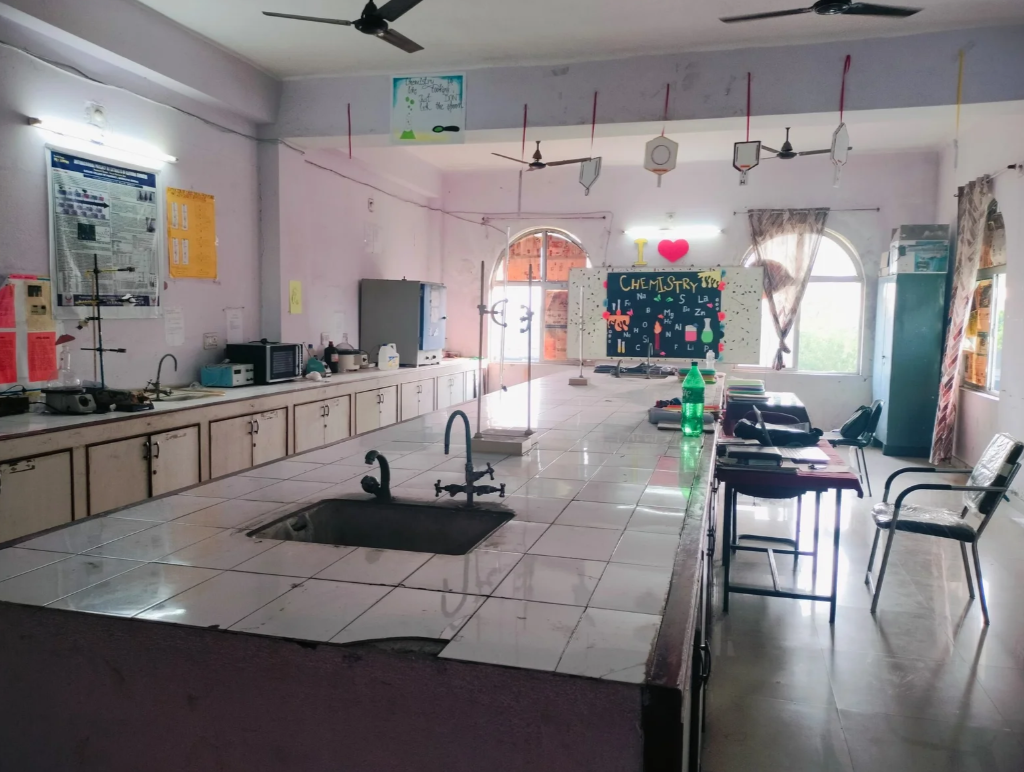 Jharsuguda Pharmacy College Classroom & Laboratory photo 4