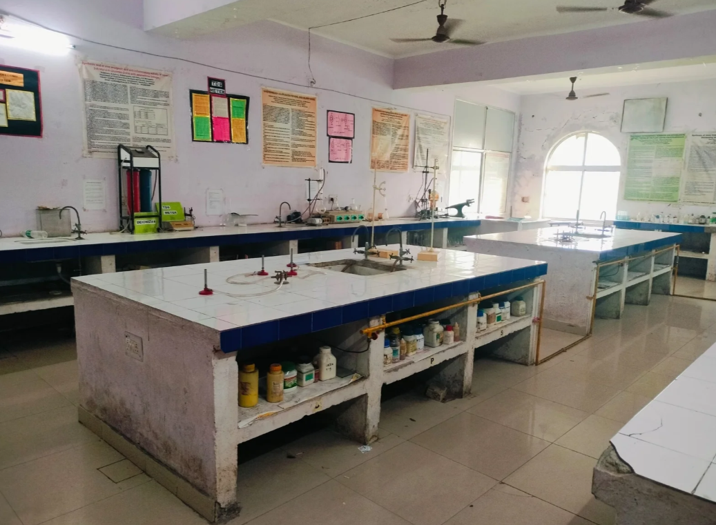 Jharsuguda Pharmacy College Classroom & Laboratory photo 5