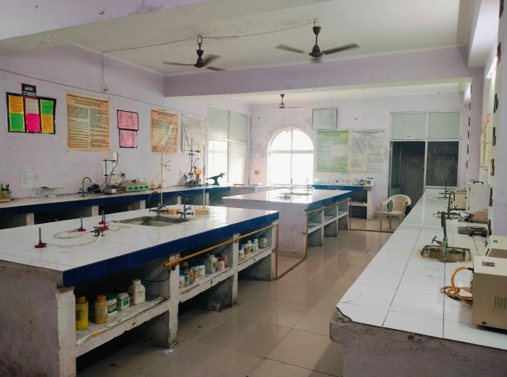 Jharsuguda Pharmacy College Classroom & Laboratory photo 6