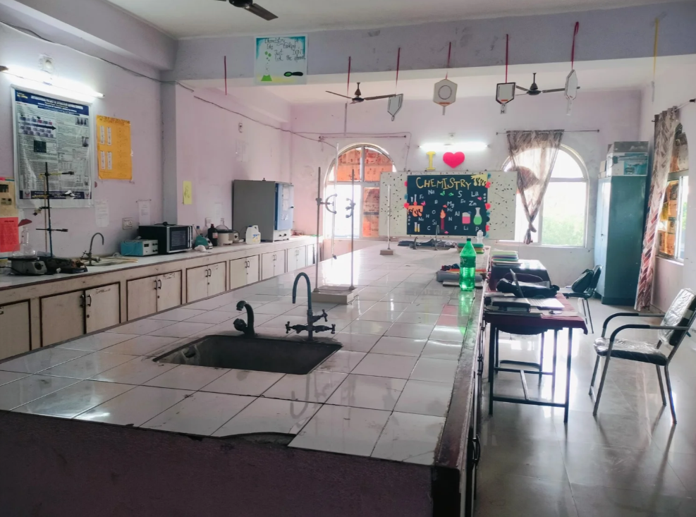 Jharsuguda Pharmacy College Classroom & Laboratory photo 7