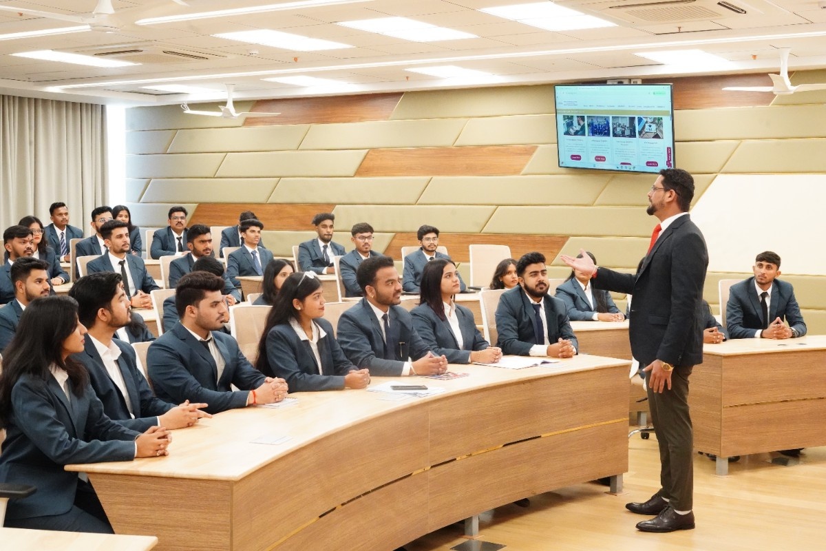 Dnyaan Prasad Global University - Dr. D.Y. Patil Unitech Society Classroom photo 3