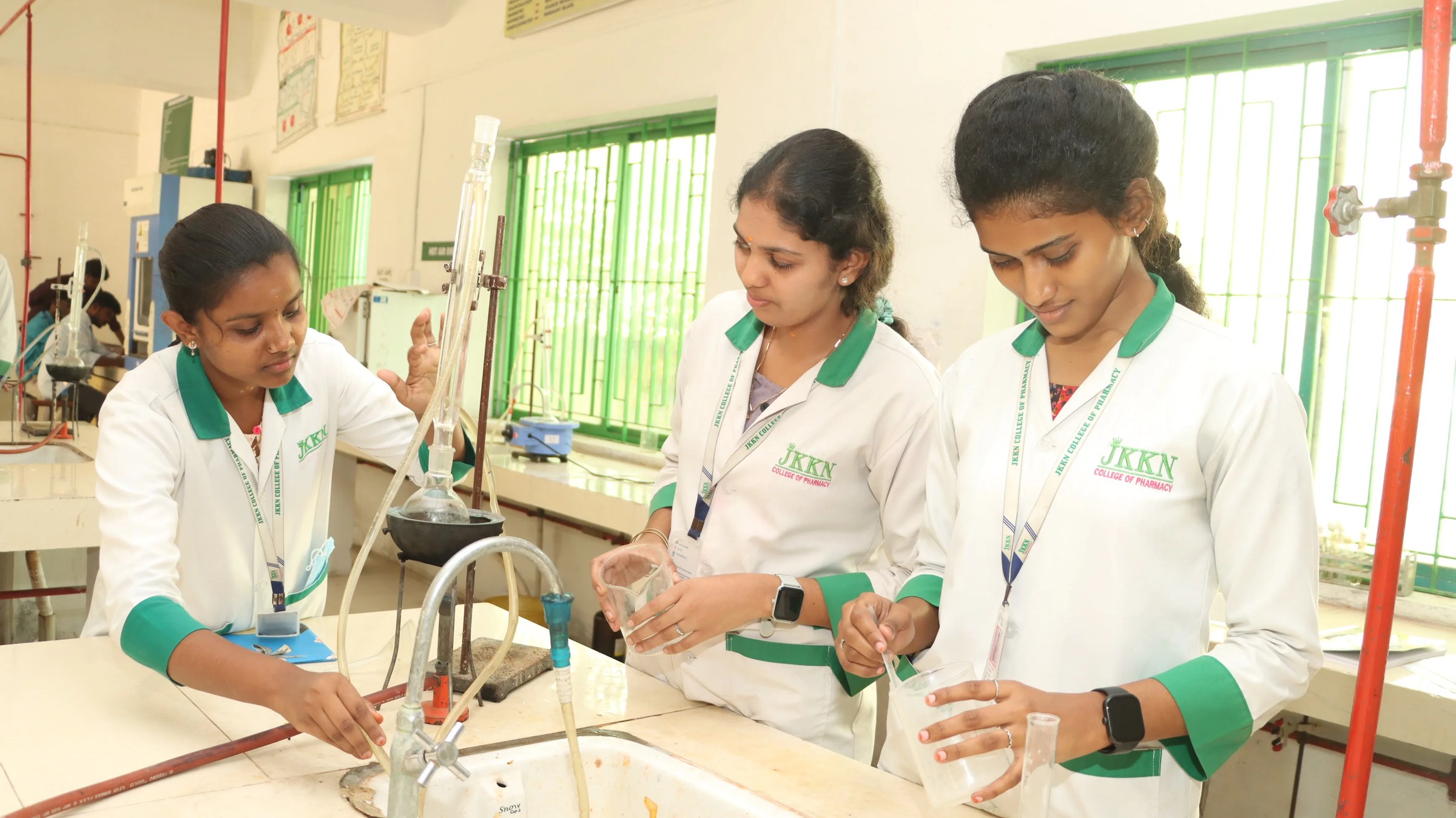JKKN College Of Pharmacy Namakkal Labs Activity and Building photo 5