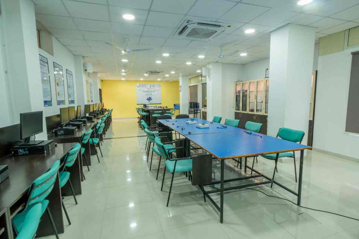 Acropolis Institute of Technology & Research Indore Classroom photo 41