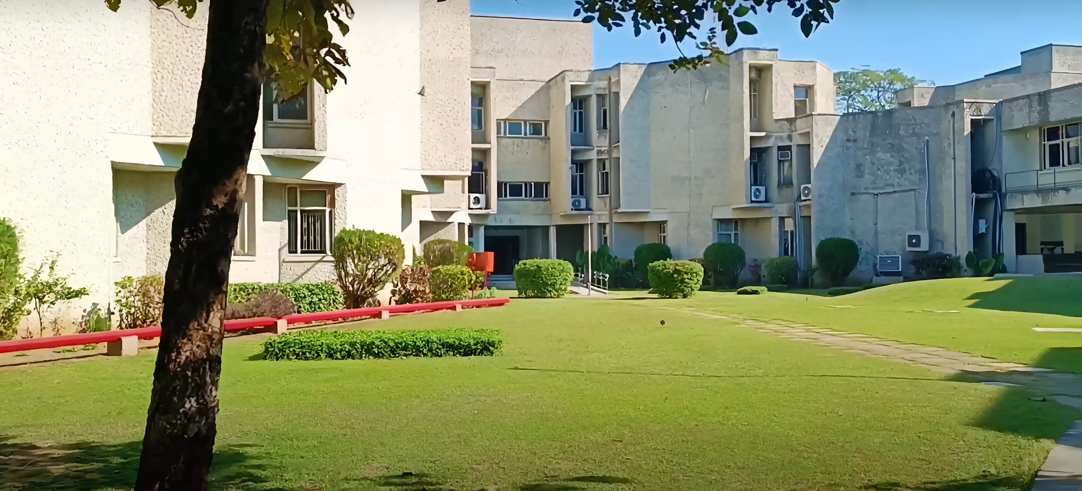 "Tribhuvan" Sahkari University Campus photo 2