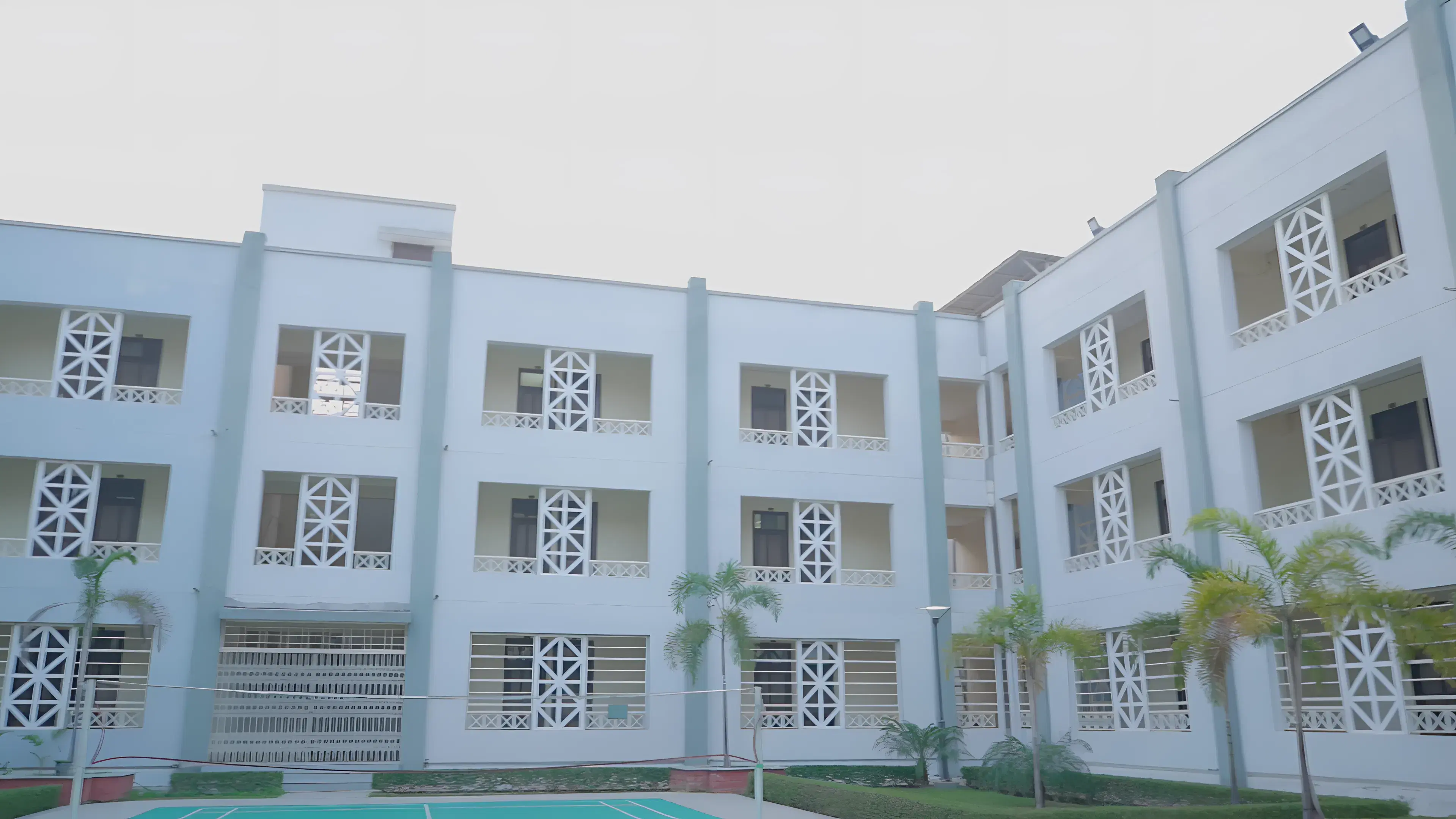 IIM Lucknow academic infrastructure photo 8