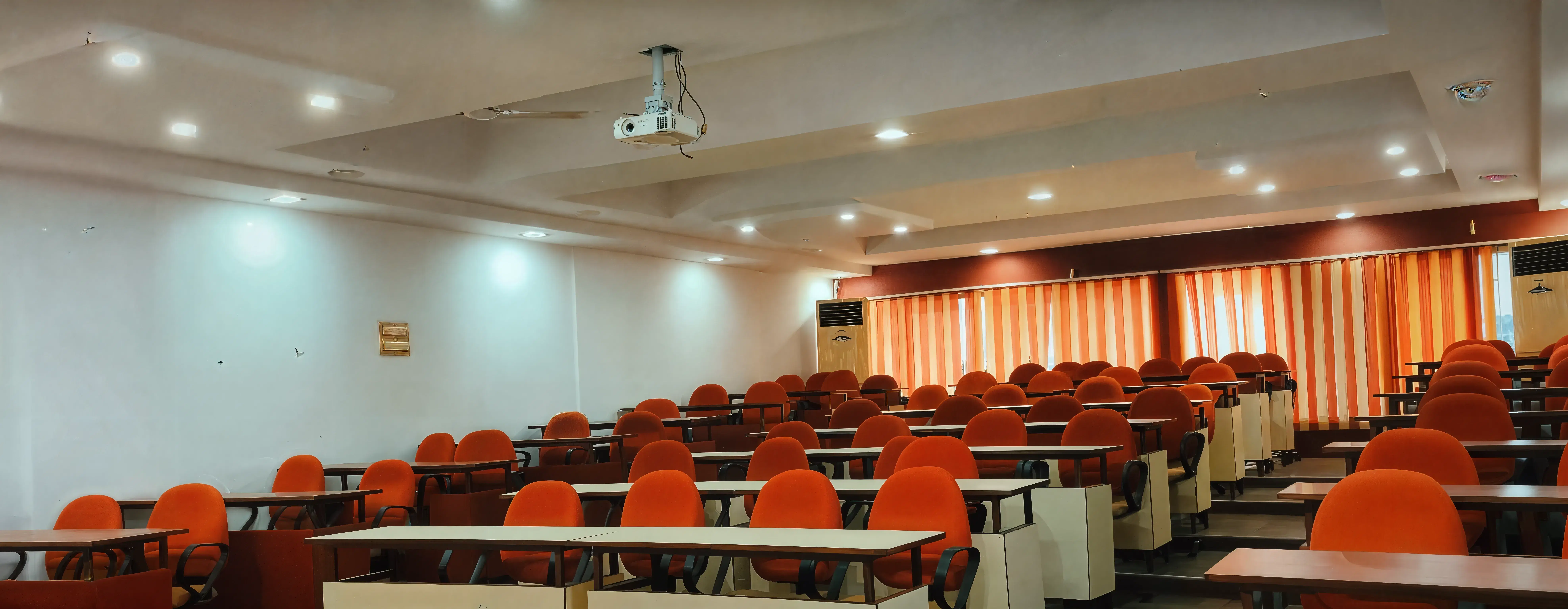 Dr Ambedkar College Nagpur Classroom photo 4