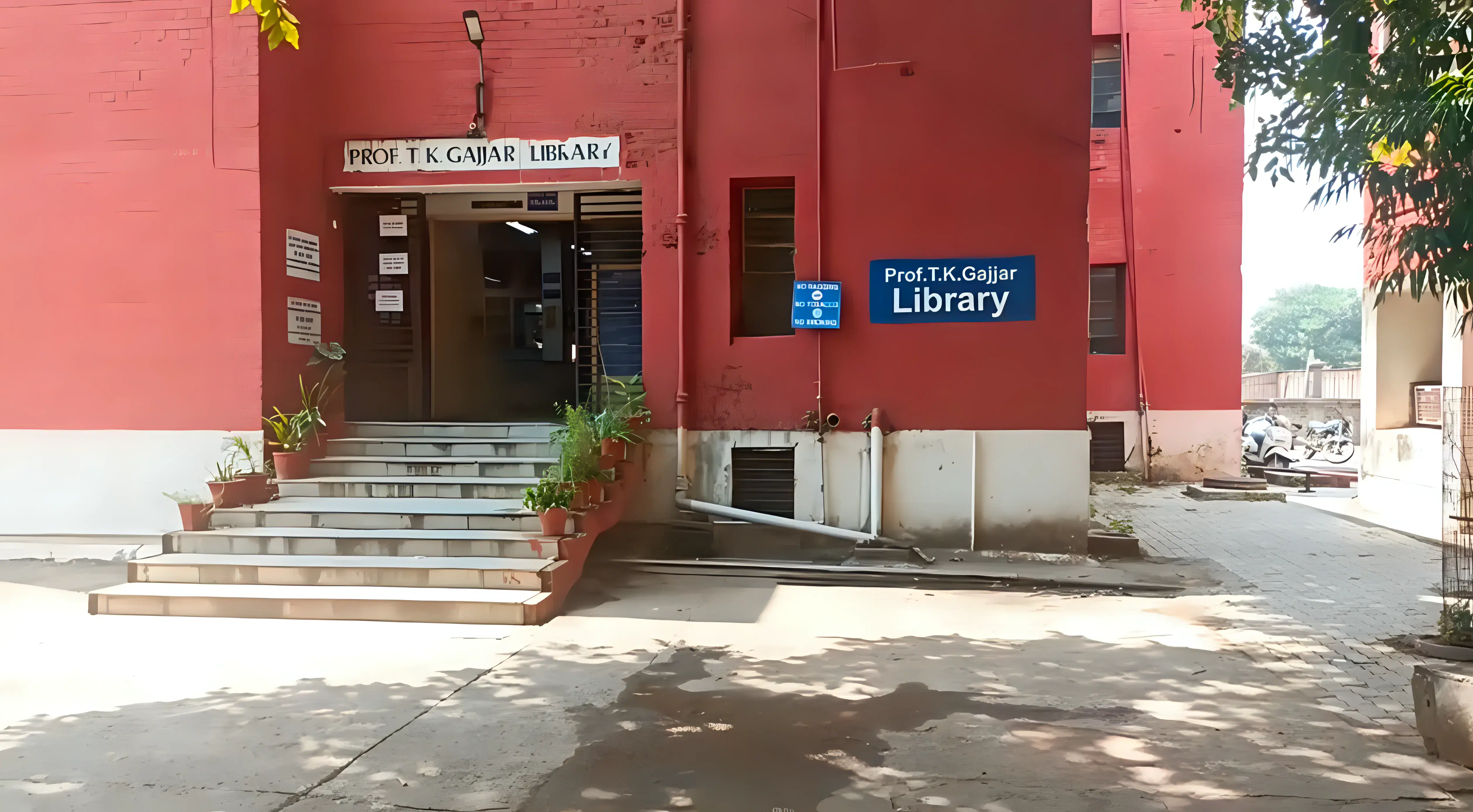 Faculty of Technology and Engineering, Maharaja Sayajirao University of Baroda Vadodara library photo 1