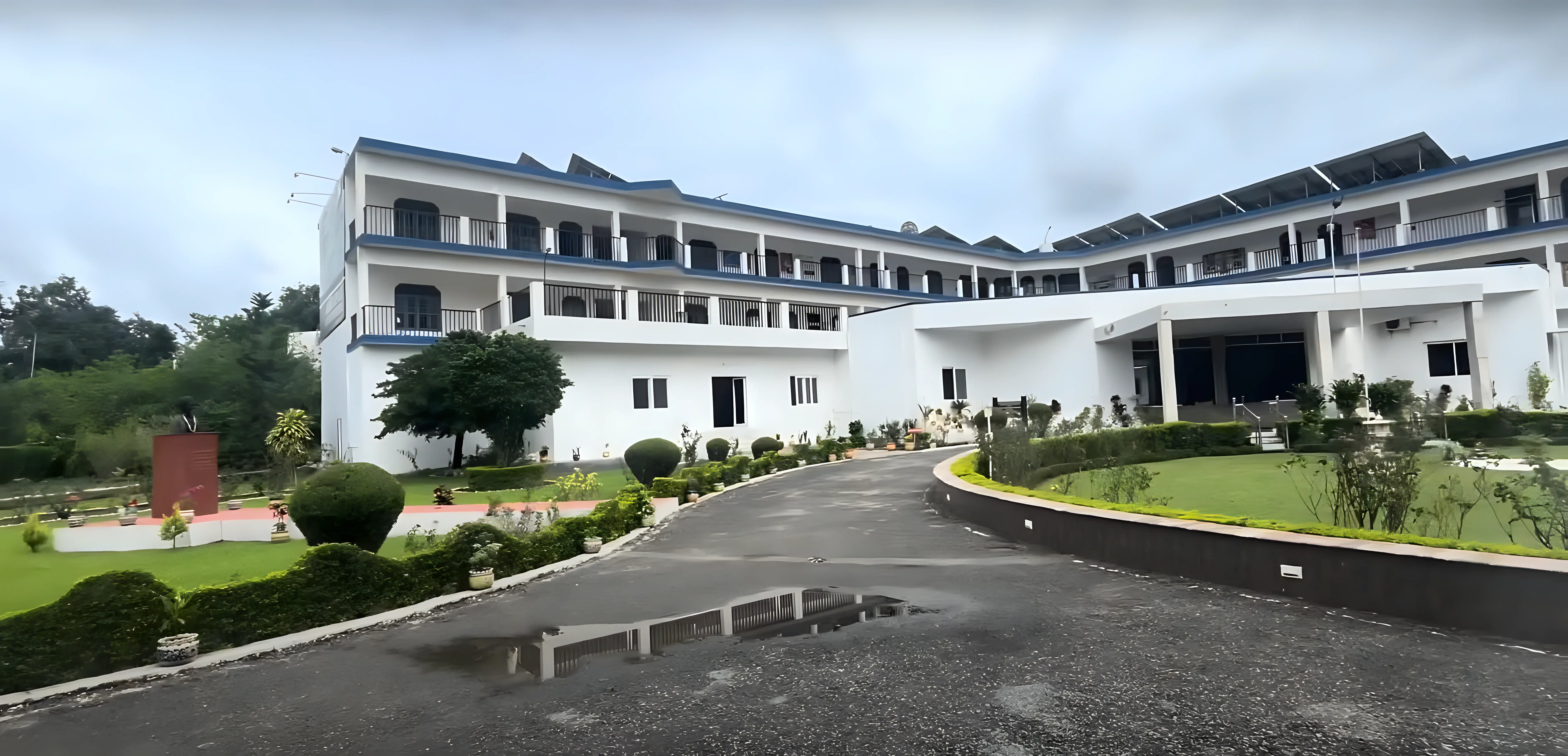 Amrapali University Haldwani campus photo 10
