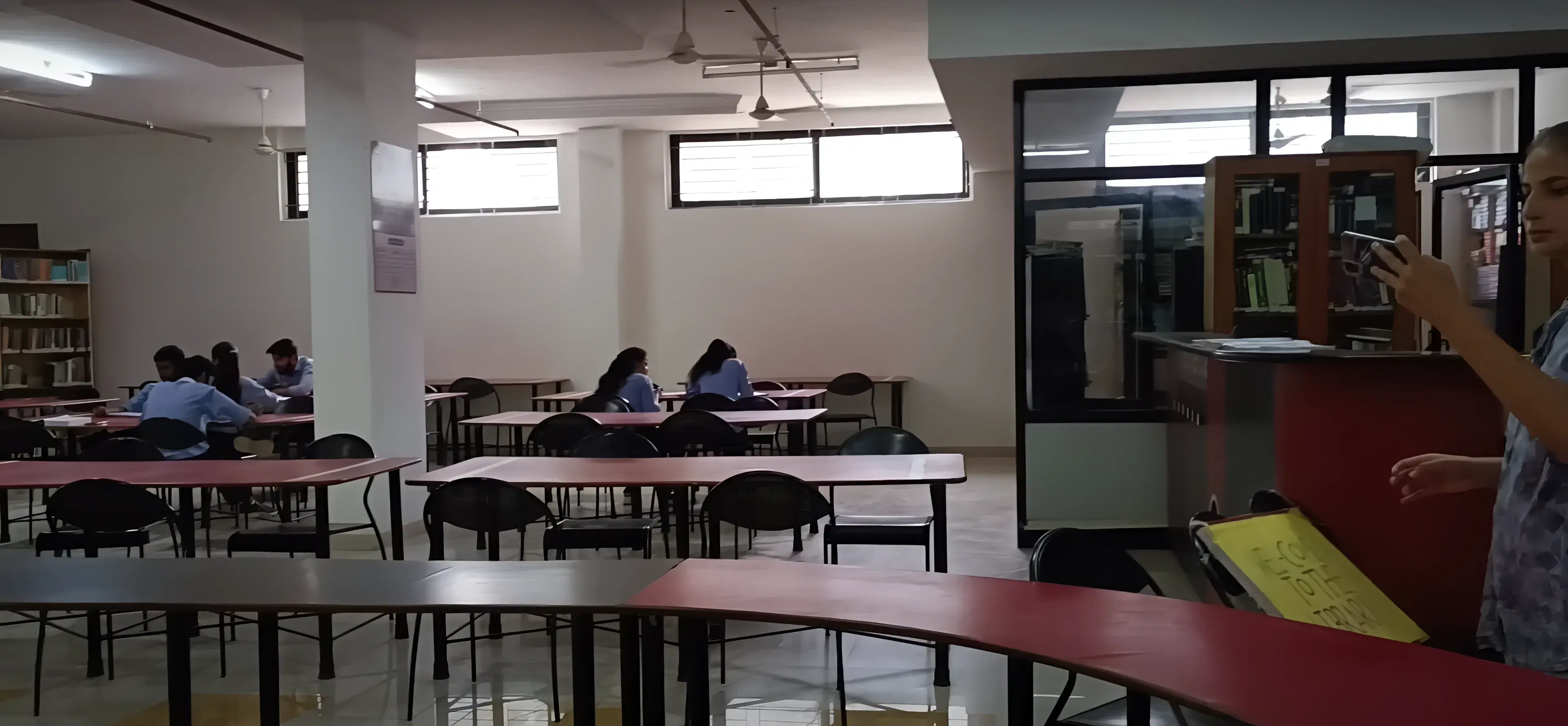 School of Distance Education and Learning, Jaipur National University Library photo 1