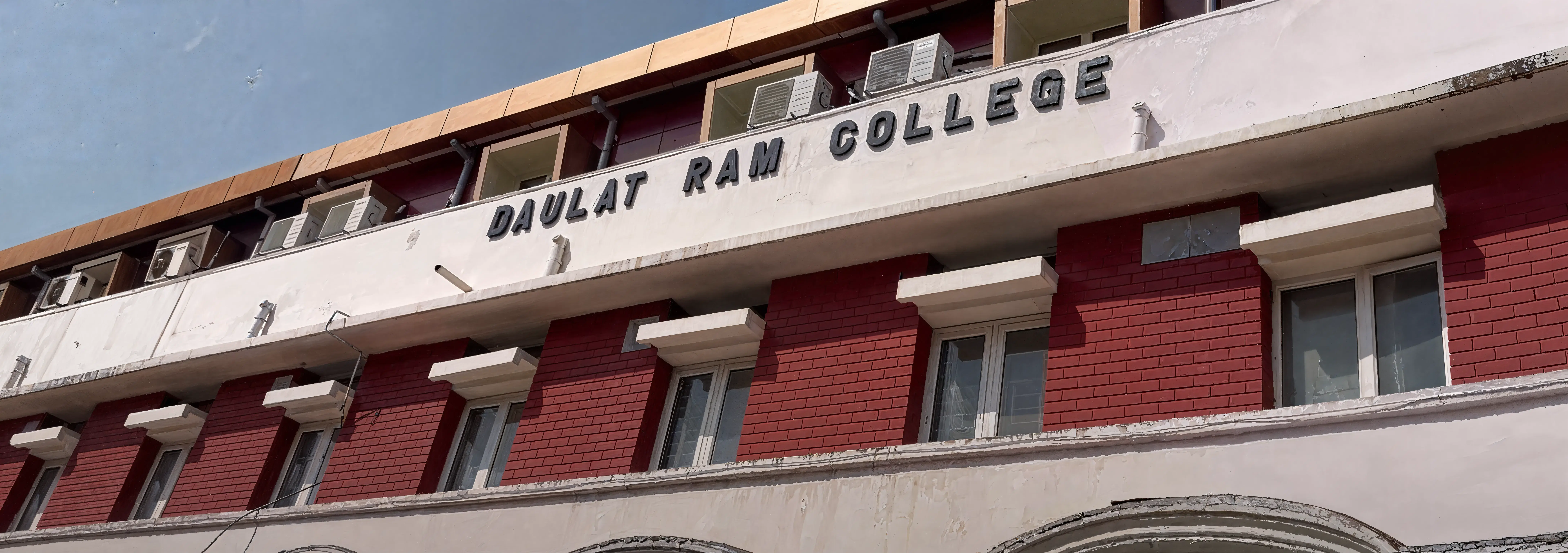 Daulat Ram College campus photo 9