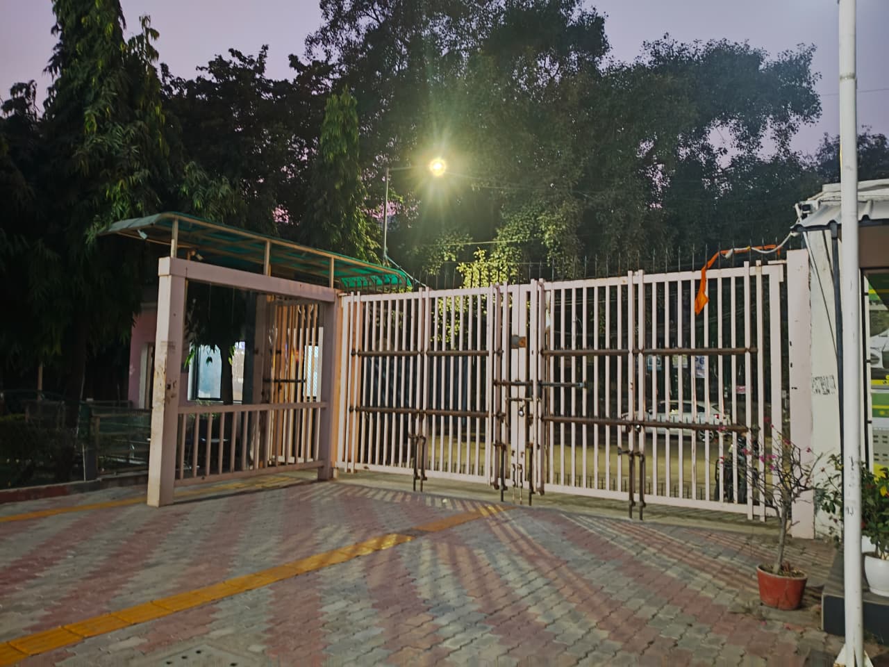 Deshbandhu College Main Entrance View media (10) by 1770041434_WhatsAppImage2025-11-12at7.27.52PM.jpeg