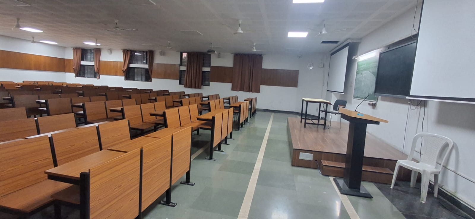 VNIT Nagpur Classroom media (10) by 1770043020_WhatsAppImage2025-11-18at12.18.15_7e5e1d11.jpg