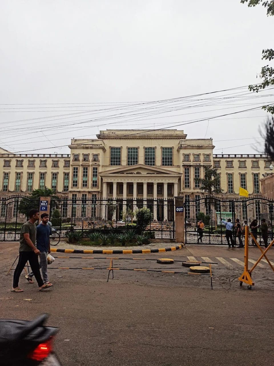Amity University Lucknow Academic Block- Main Building media (7) by 1770043353_d08ad2a4-4de1-43e7-8682-64db69b7b90b.jpg