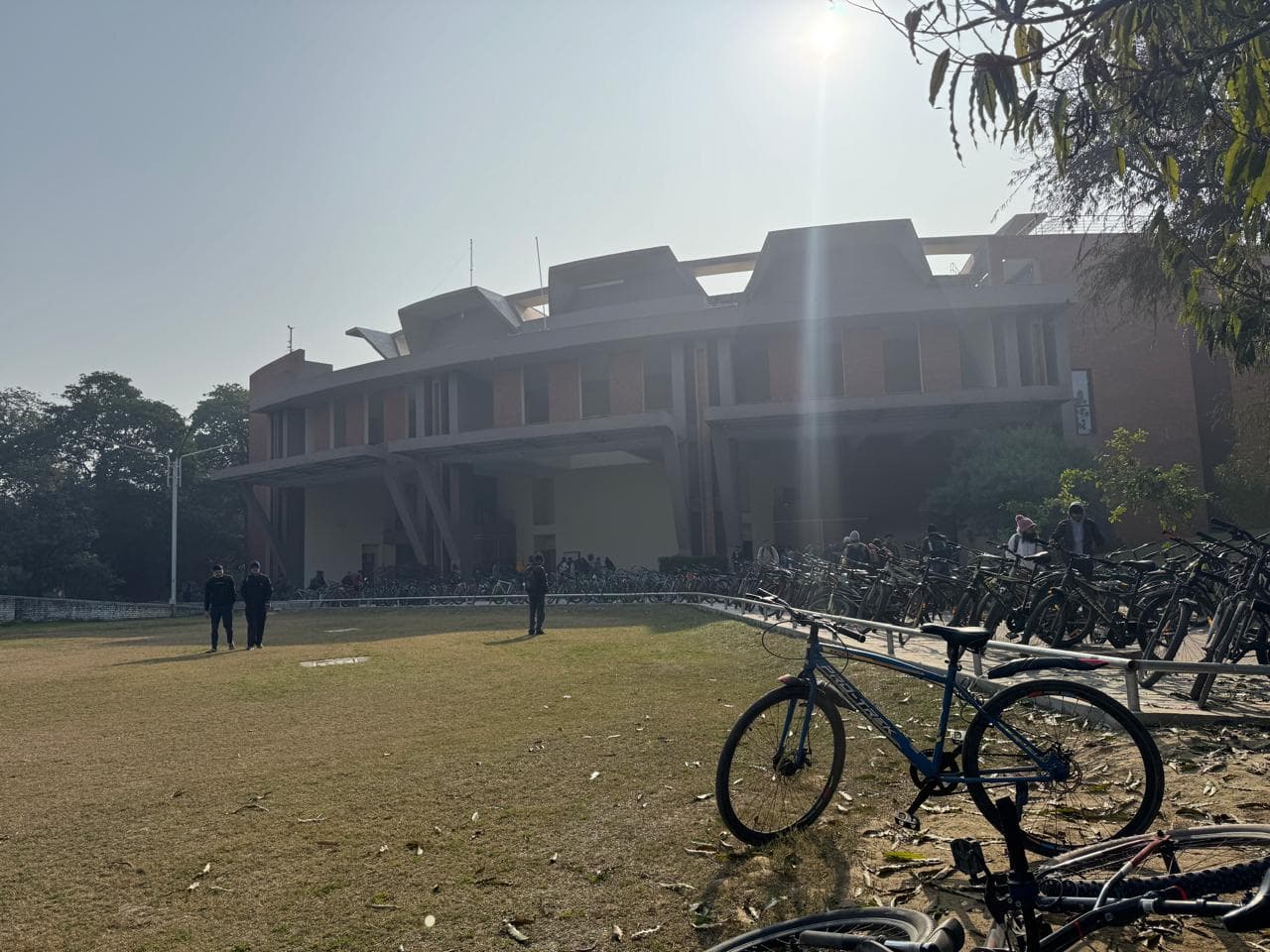 IIT Kanpur academic block photo