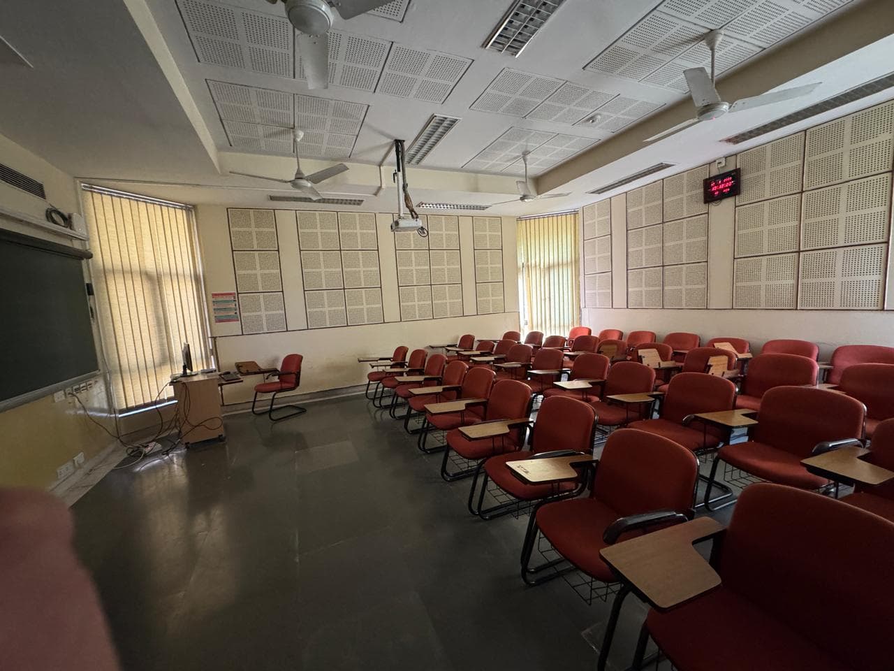 IIT Kanpur classroom photo