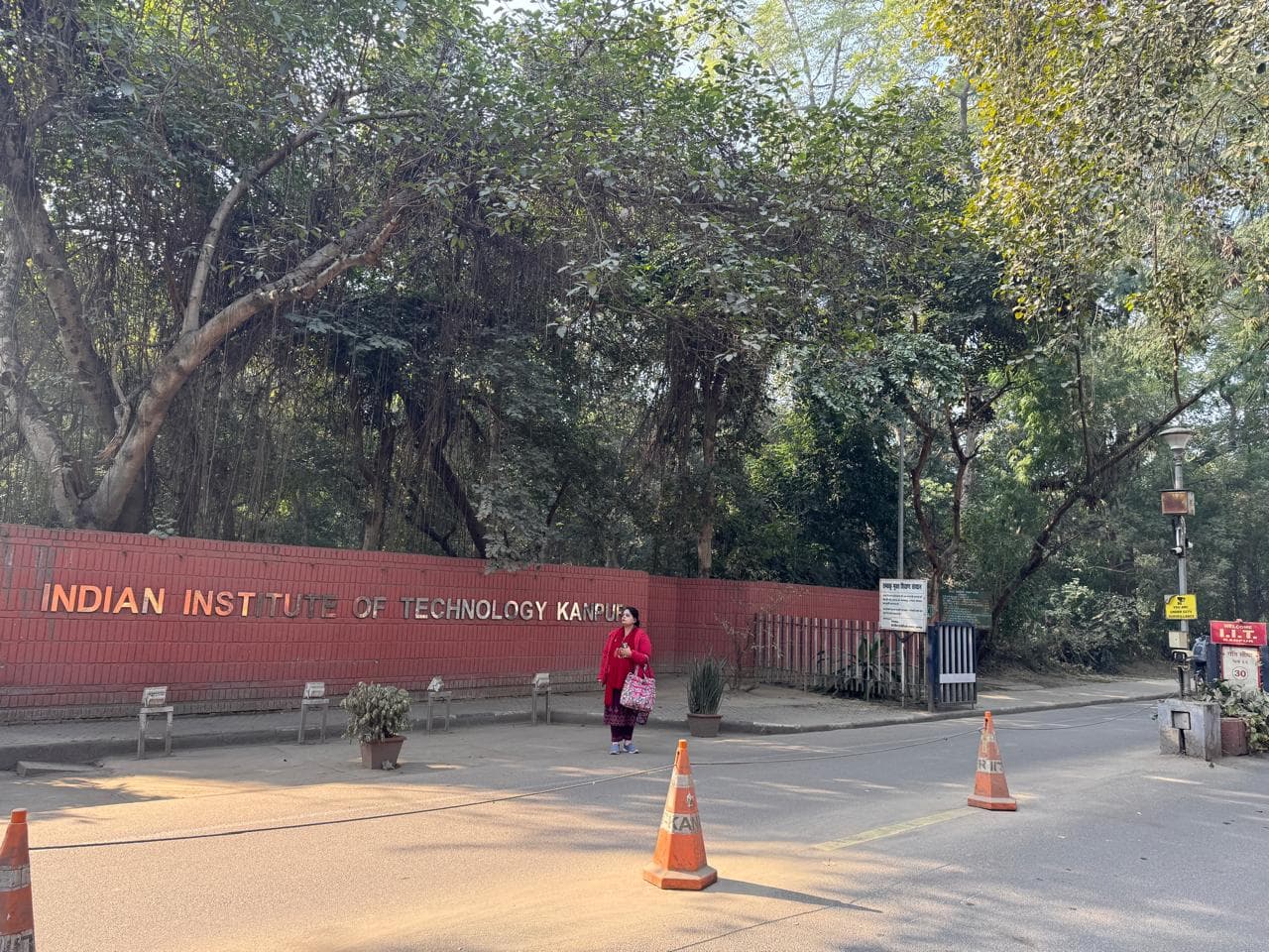 IIT Kanpur main entrance photo