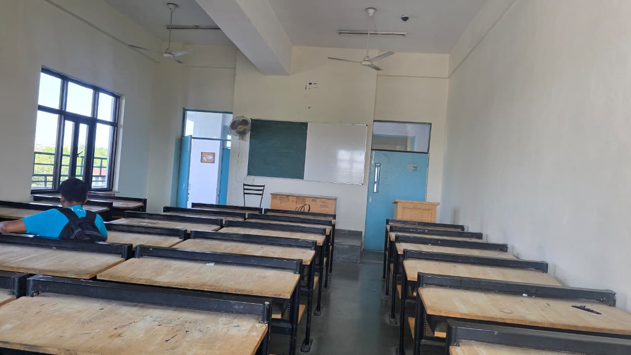 Ramjas College Classroom media (5) by 1770043857_Classroom(1).jpg