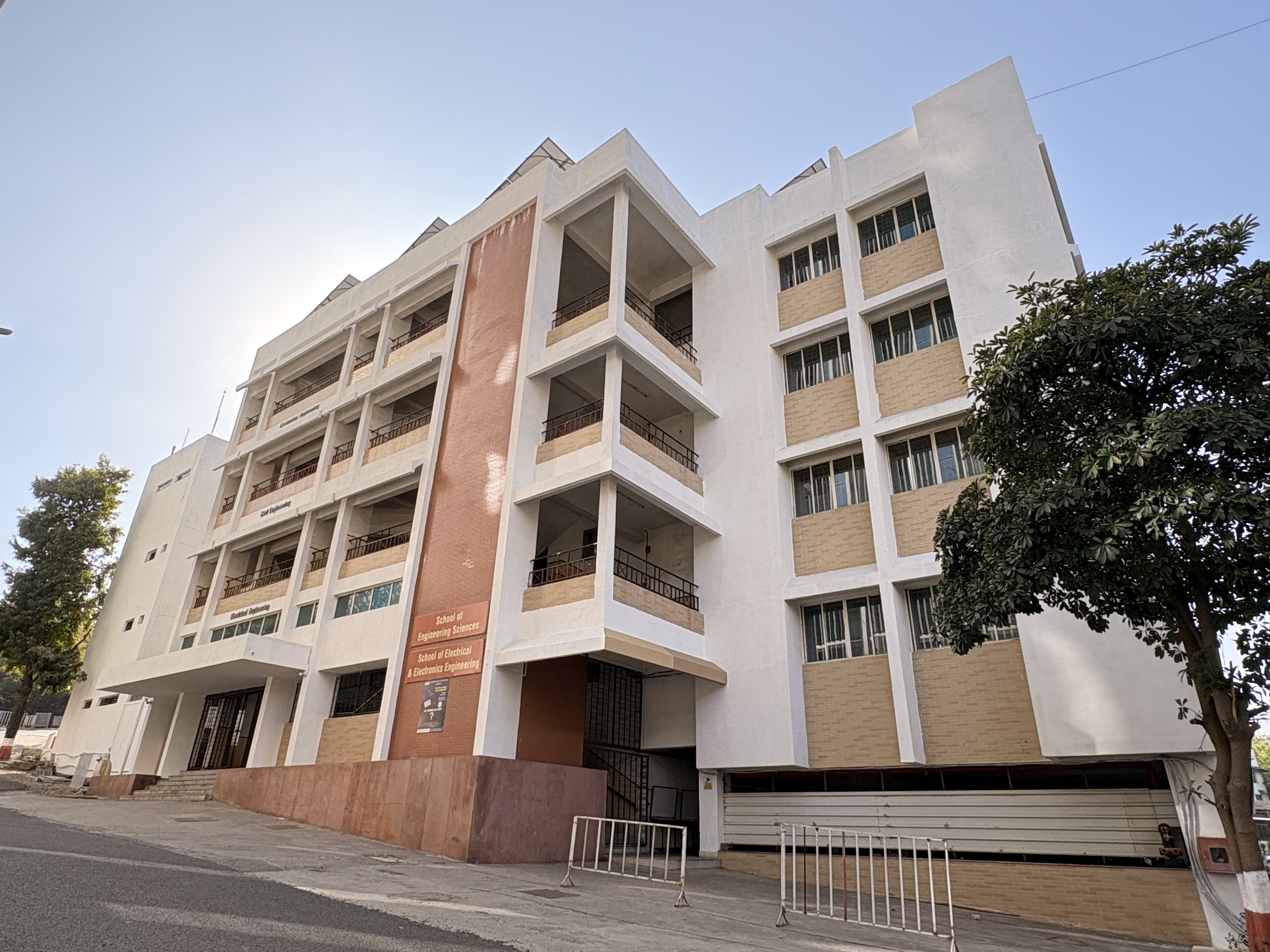 Ramdeobaba University Academic Block- Main Building media (10) by 1770114353_SCHOOLOFELECTRONICS.HEIC