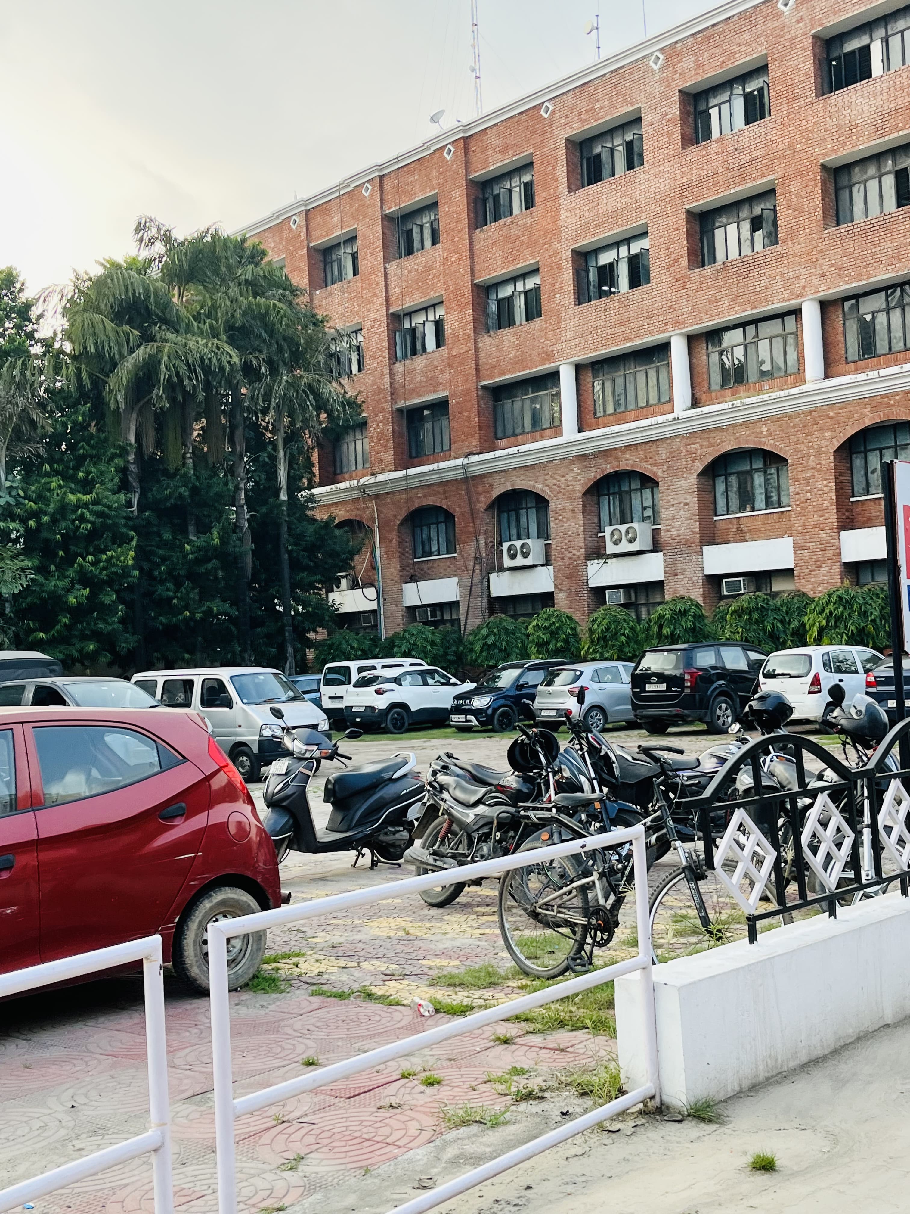 Babu Banarasi Das University Lucknow Others media (15) by 1770114500_ParkingArea.HEIC