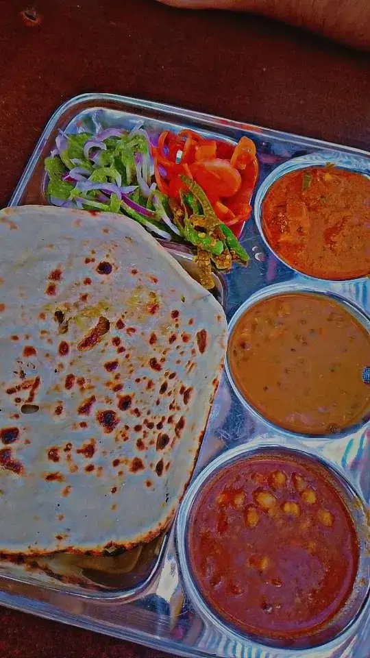 IIMT University Meerut Hostel Mess Food media (11) by 1770114606_MessDinnerMeal.webp